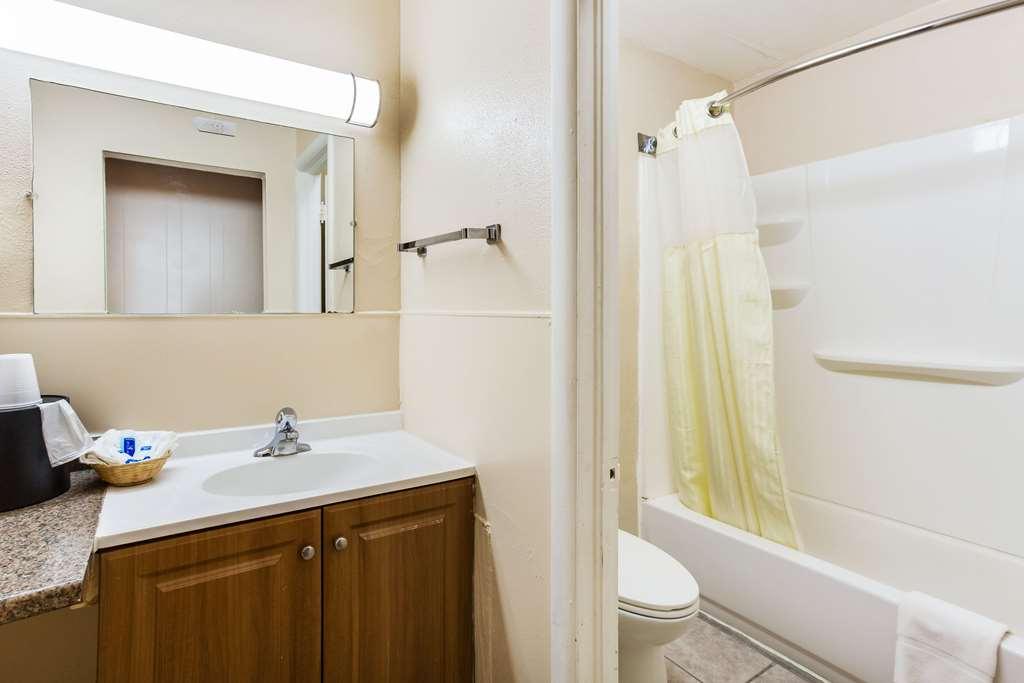 רטון Rodeway Inn & Suites חדר תמונה
