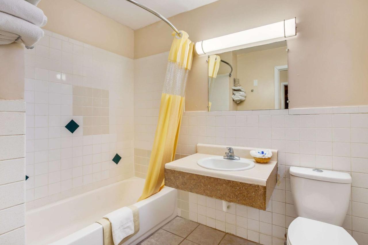 רטון Rodeway Inn & Suites מראה חיצוני תמונה