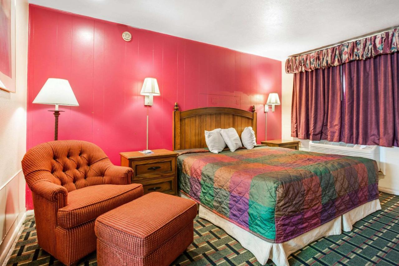 רטון Rodeway Inn & Suites מראה חיצוני תמונה